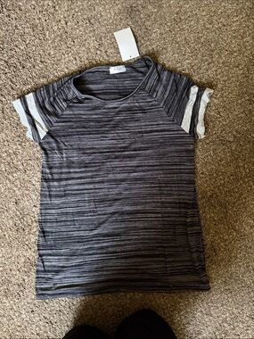 Striped Short Sleeve Crewneck Tee in Gray